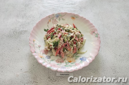 Салат с вареной курицей и капустой